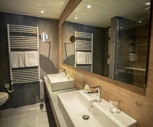 Presso Europa Apartman *